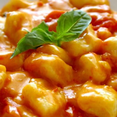 Gnocchi with Roasted Pepper sauce served with garlic rolls